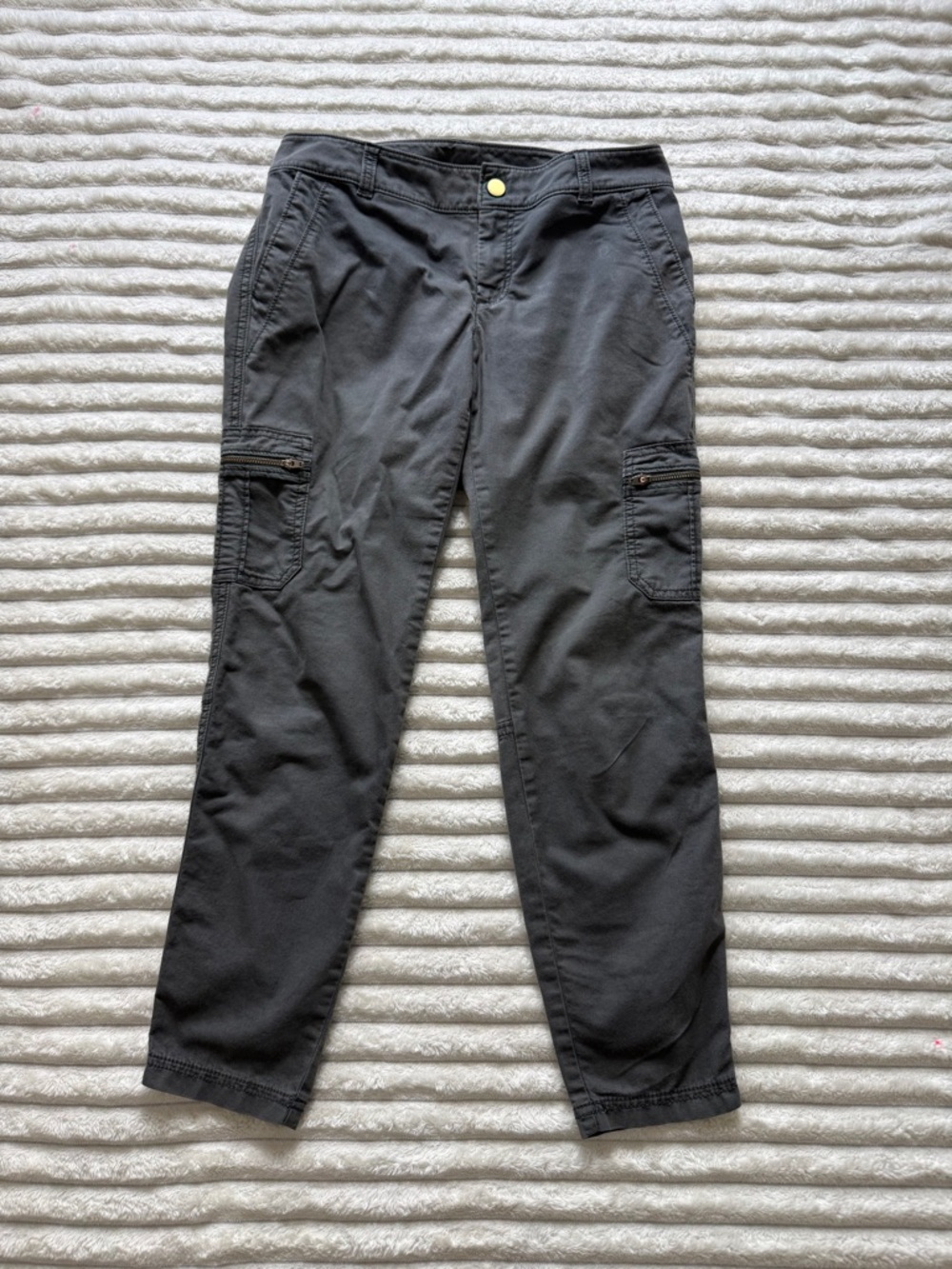 Athleta Women's Gray Cargo Pants Straight Leg Button Zip 29" Inseam Sz 2